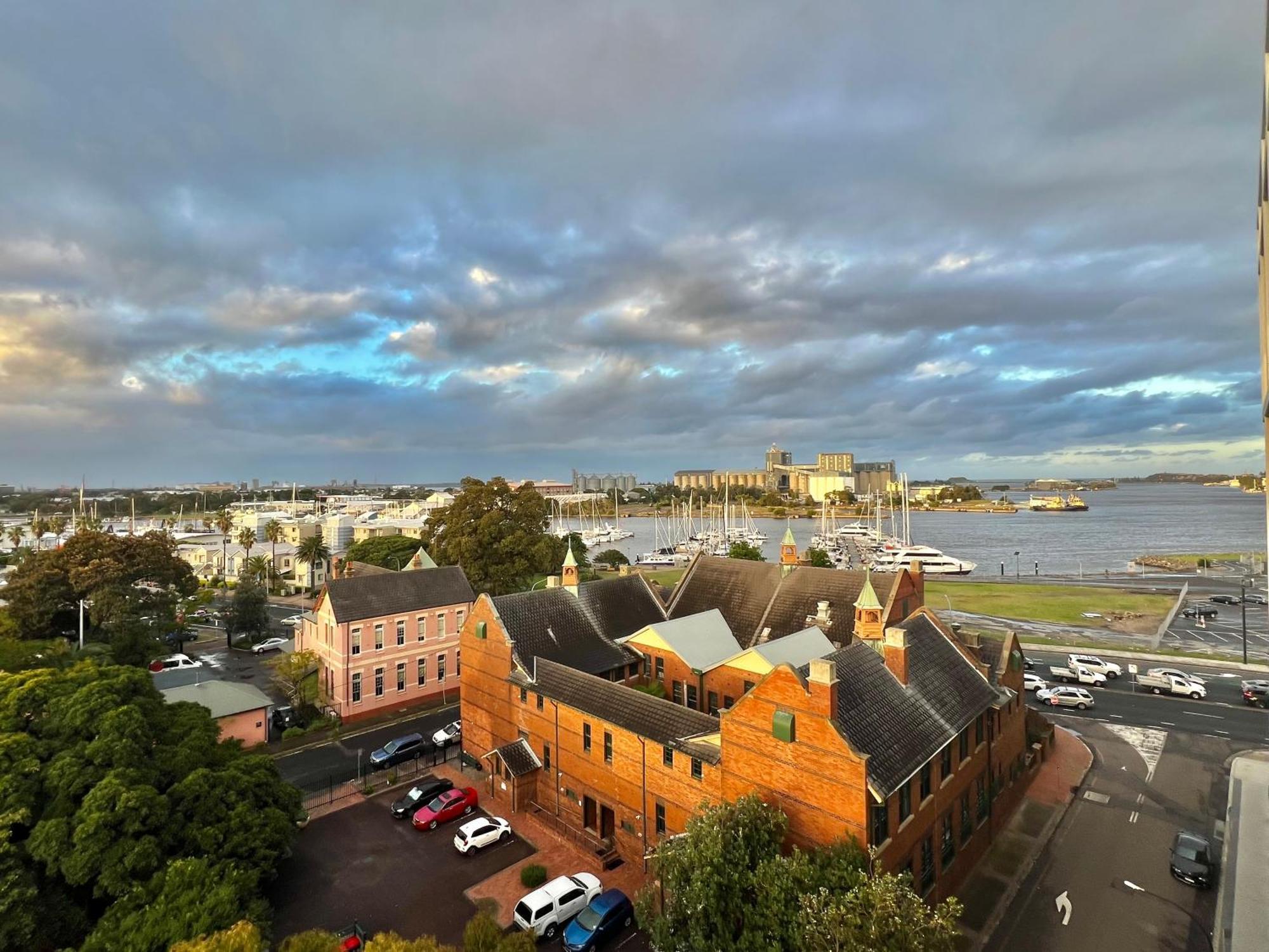 Harbour Towers, Newcastle'S Elite Apartment Stays, Free Parking & Tram Access Exteriör bild