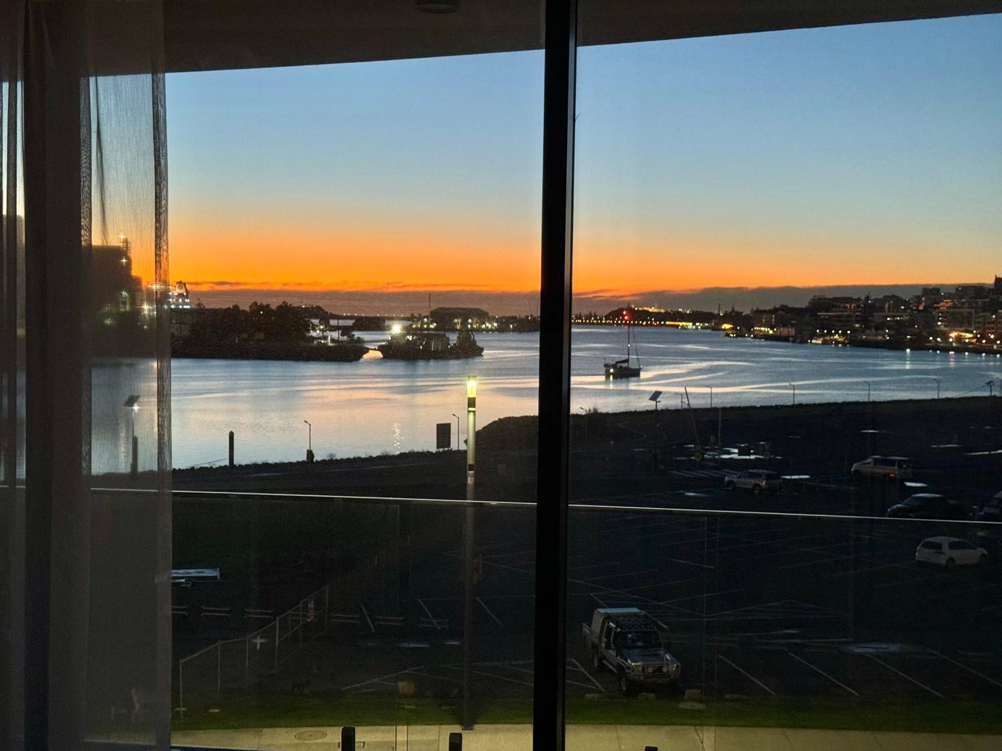 Harbour Towers, Newcastle'S Elite Apartment Stays, Free Parking & Tram Access Exteriör bild
